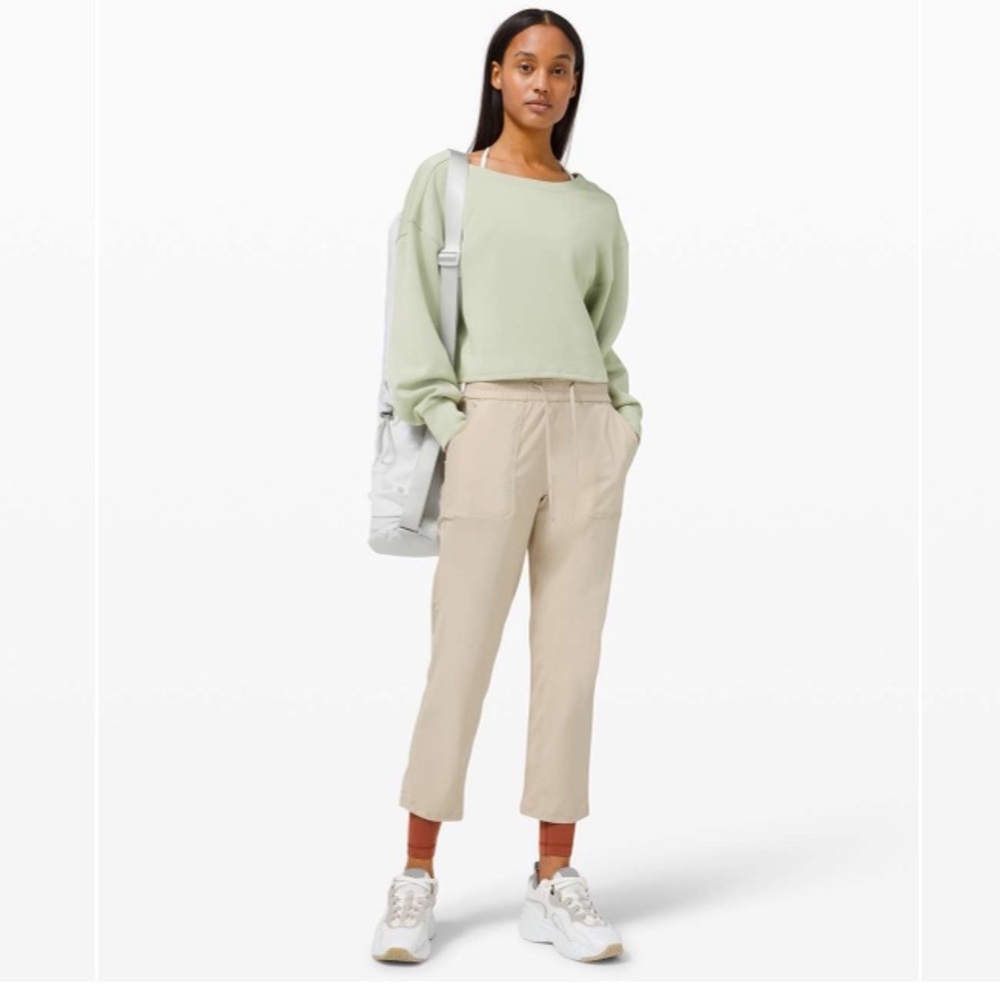 Lululemon Twist Back-to-Front Pullover 💚